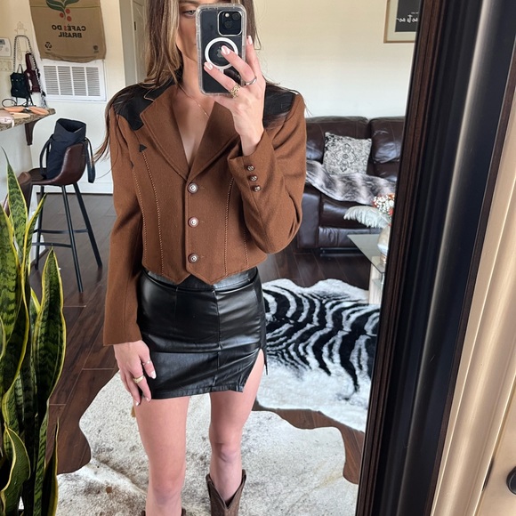 Western-Style Crop Blazer - Picture 4 of 5